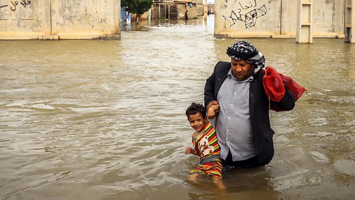 इरानमा ठूलो वर्षा हुने पूर्वानुमानपछि हजारौँलाई सुरक्षित स्थलमा सारिदै 